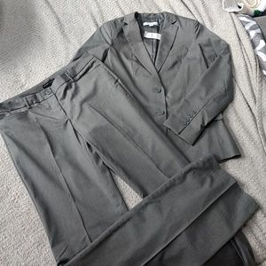 Grey NY&Co pant suit size 4/4tall NWT and EUC